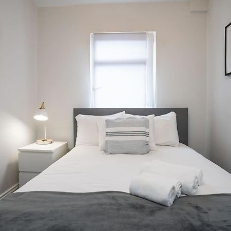Cozy Townhouse, Walking Distance To Belfast City Exterior photo