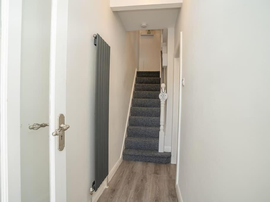 Cozy Townhouse, Walking Distance To Belfast City Exterior photo