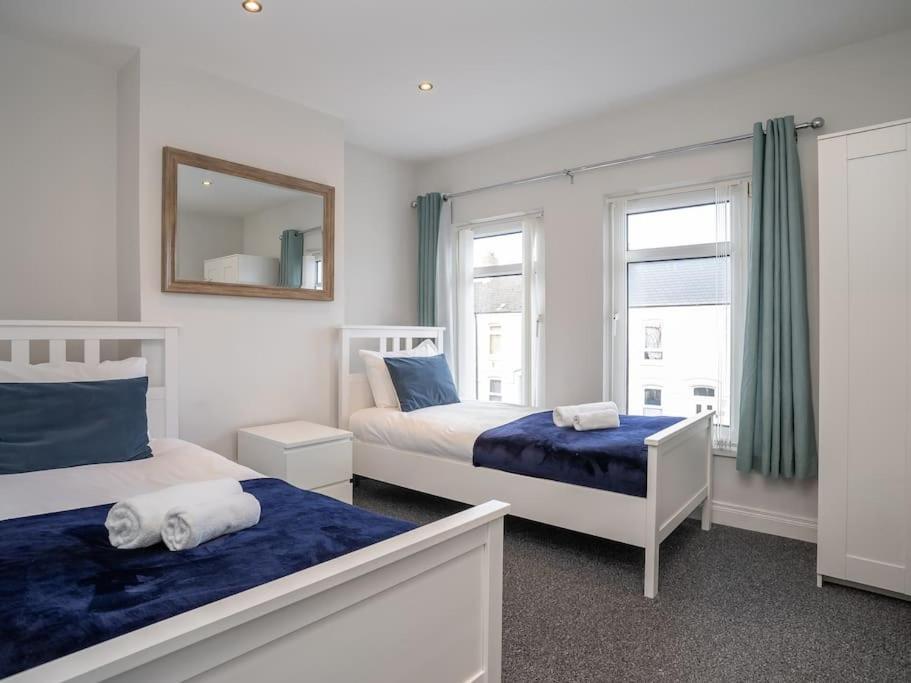 Cozy Townhouse, Walking Distance To Belfast City Exterior photo